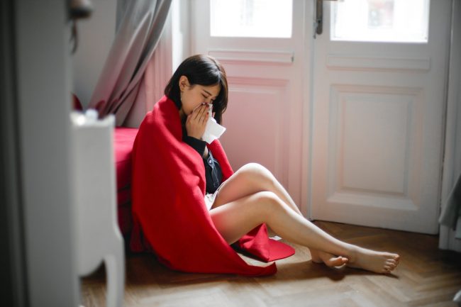 woman-sitting-on-floor-3767426